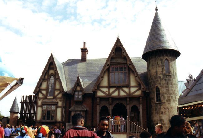 The-Haunted-House-Alton-Towers
